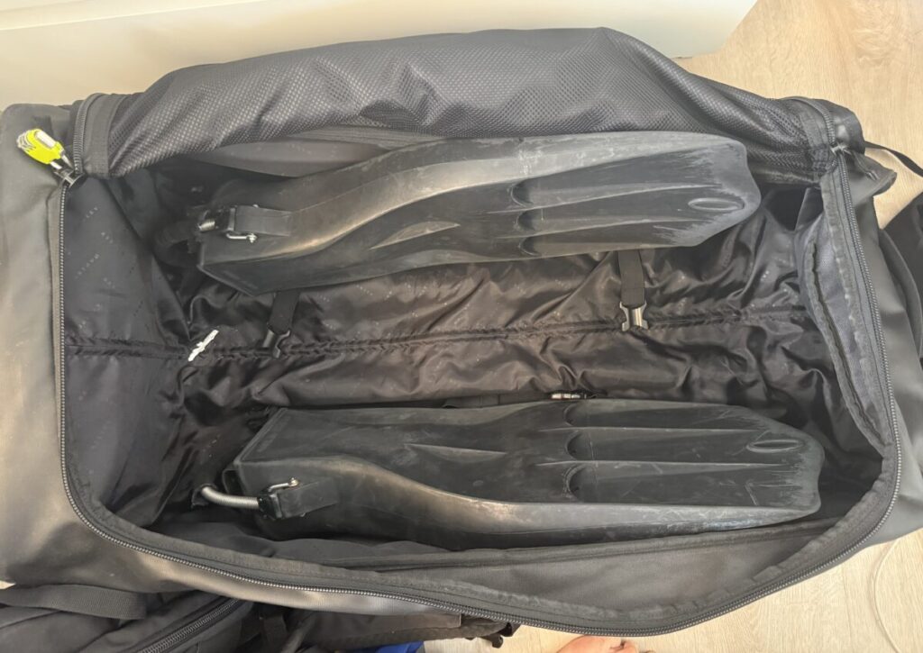 How I pack my scuba diving fins in my suitcase